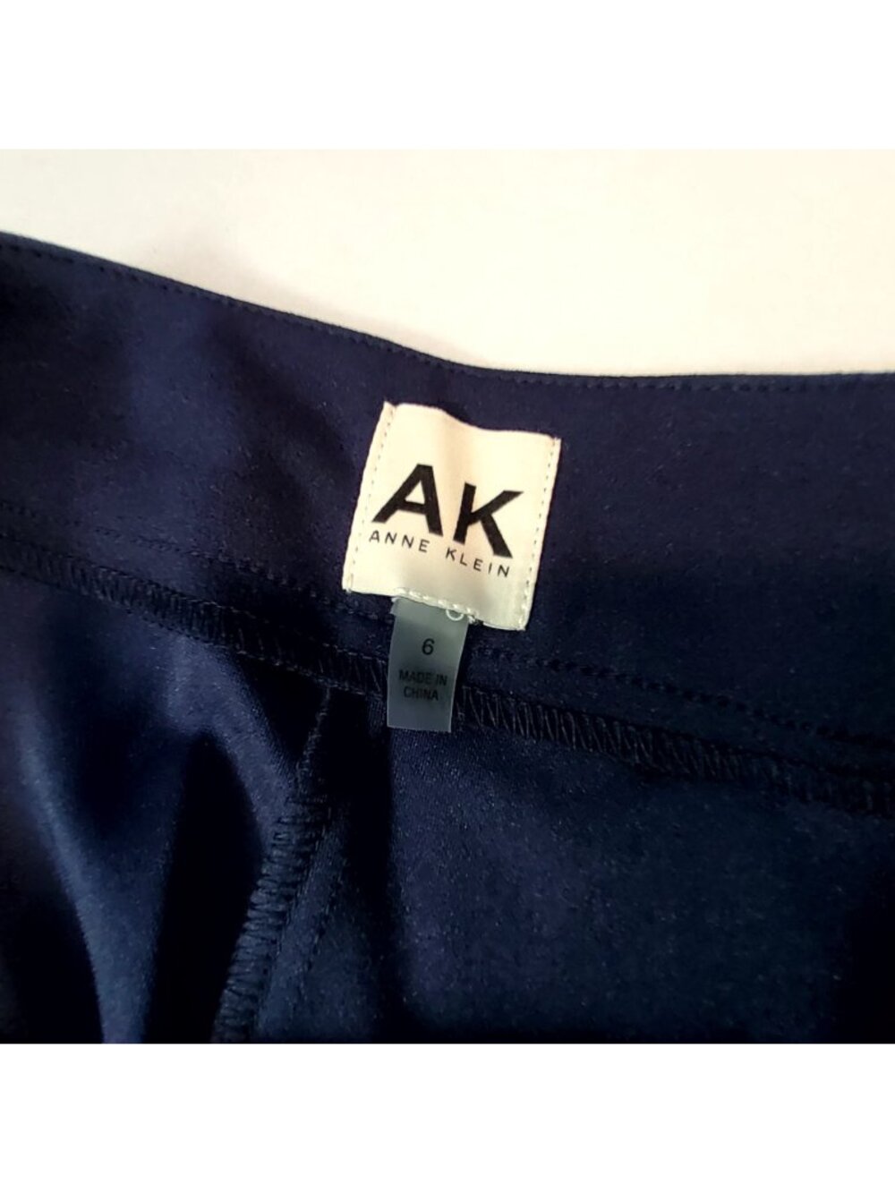 Anne Klein Womens Bermuda Shorts Navy Size 6 Zip closure Polyester/Elastane - Picture 9 of 16